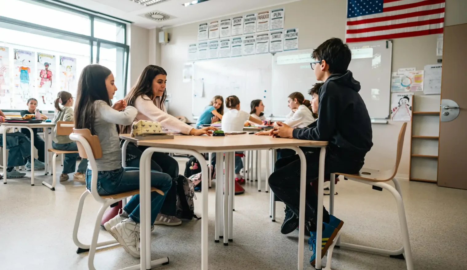 Cours en anglais dans une salle de classe de la Section internationale américaine