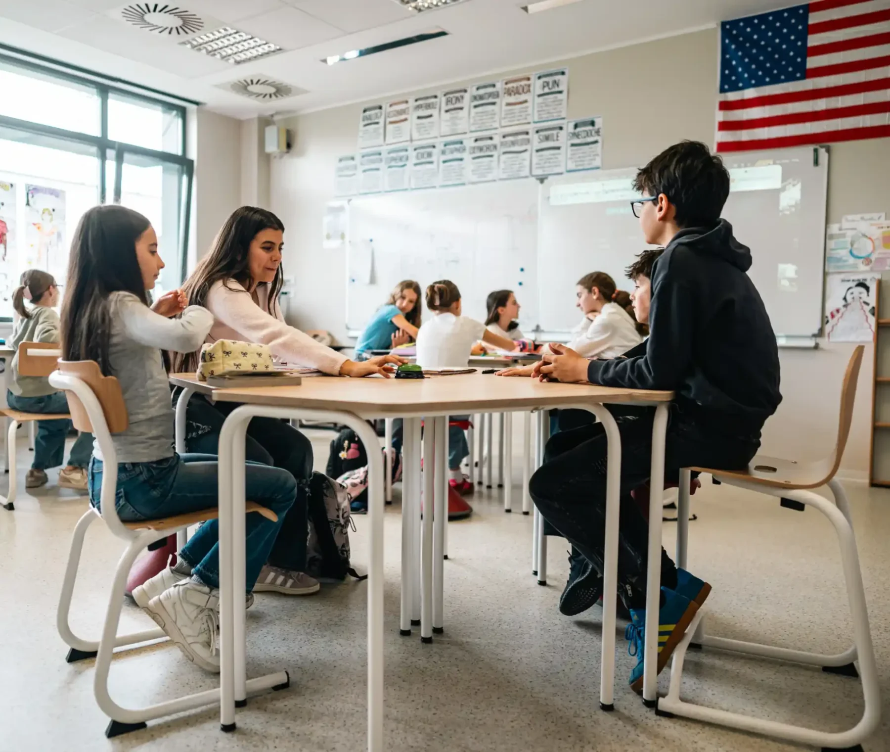 Cours en anglais dans une salle de classe de la Section internationale américaine