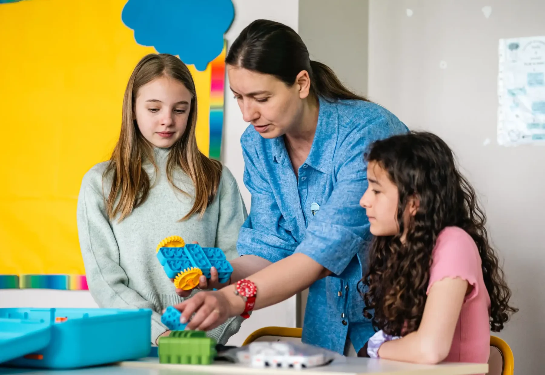 Atelier de robotique accompagné par une enseignante