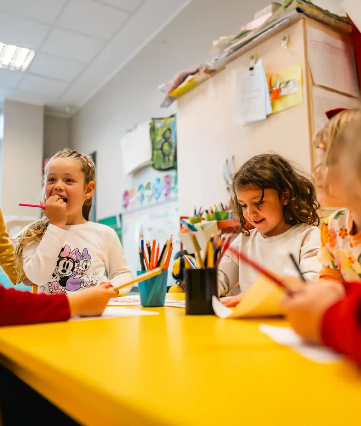 Atelier d'arts plastiques en classe de maternelle
